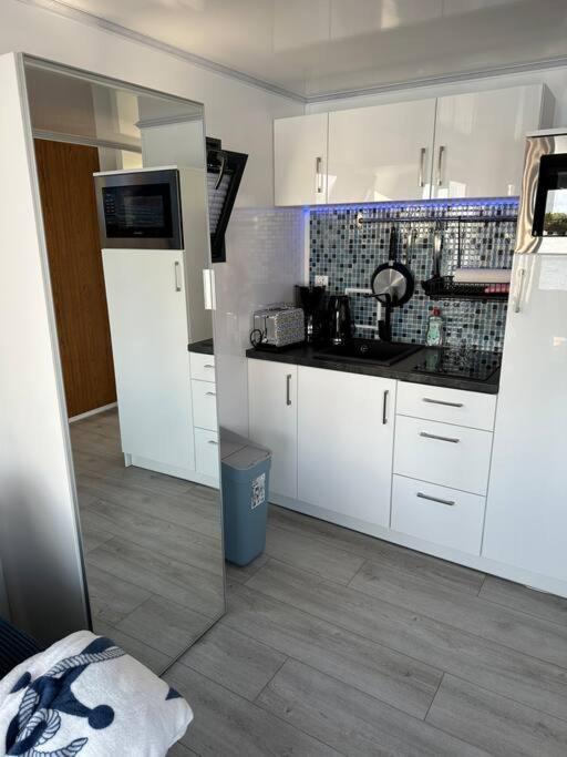 Apartment Premium Hausboot Trave Traum Lubeck