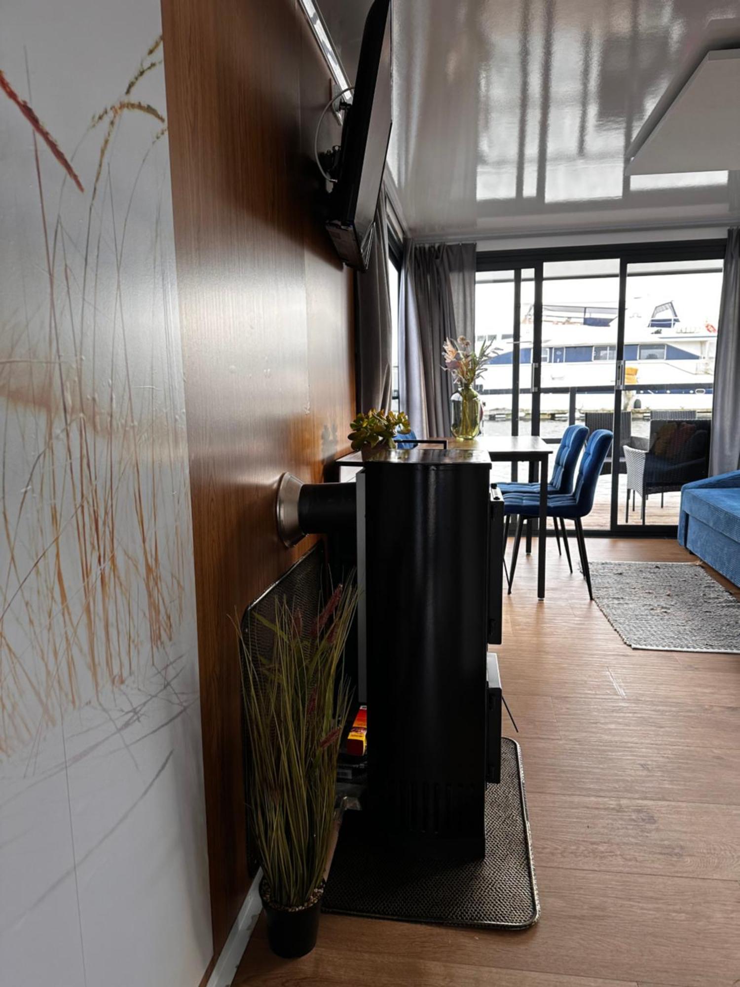 Apartment Premium Hausboot Trave Traum Lubeck